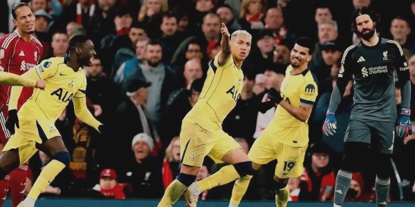 开云体育-利物浦1-1热刺！绝平的背后是溃败，红军的至暗时刻来了？