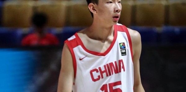 大喜讯！84-69：中国男篮又赢了，进4强+锁定世青赛门票，太稳了