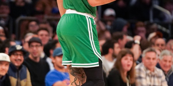 记者：希望塔图姆能对自己更宽容一些 一步一步慢慢来