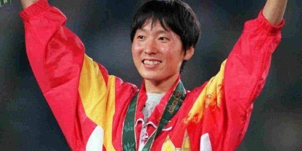 开云体育下载-退役后移居美国，3个孩子3个爹，52岁“东方神鹿”王军霞现在还好吗|长跑|金牌|奥运会|黄天文|世界冠军_新浪体育_新浪新闻