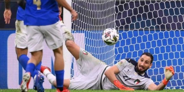 唐纳鲁马回到地狱“主场”，被米兰球迷嘘到失误？