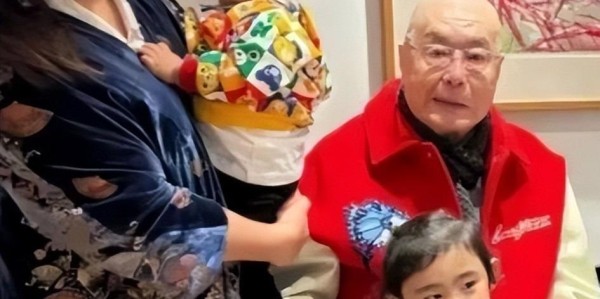 开云体育app-87岁刘诗昆：住美国600平豪宅，和三婚妻子儿女双全，享天伦之乐