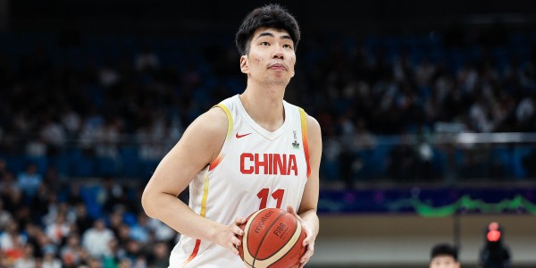 开云体育-媒体人：余嘉豪辗转3万里&amp;amp;通过5次转机驰援中国男篮 担心影响状态