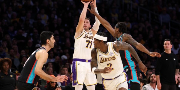 开云体育官网-继续收割纪录！东契奇单赛季100记三分仅用31场 湖人队史最快