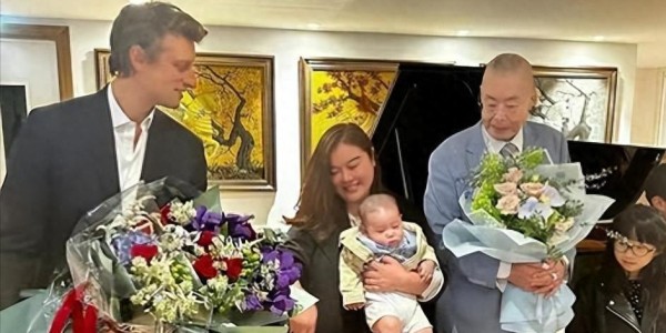开云体育app-87岁刘诗昆：住美国600平豪宅，和三婚妻子儿女双全，享天伦之乐