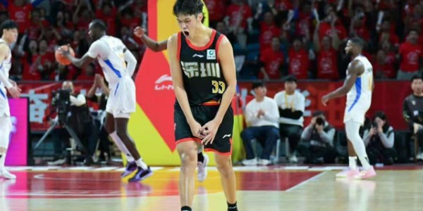 开云体育官网-辽宁男篮8分险胜！完成大逆转，布罗金顿首秀3分，莫兰德爆发