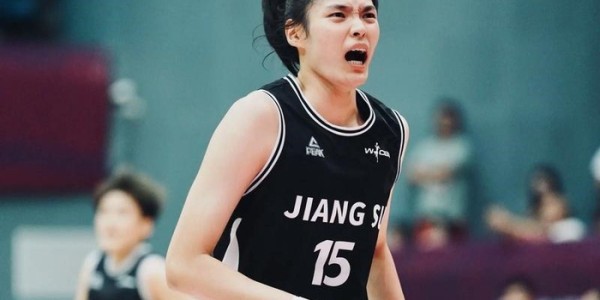 开云体育-轰17+5力扛坎贝奇！中国女篮26岁2米悍将进化：宫鲁鸣征召她？|许晨妍|三分球|季后赛|中锋|娜塔莎·霍华德_新浪新闻