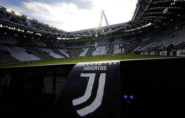 1682008647321004772.jpg 51032467-10248687-image-a-29_1638006736002_副本.jpg